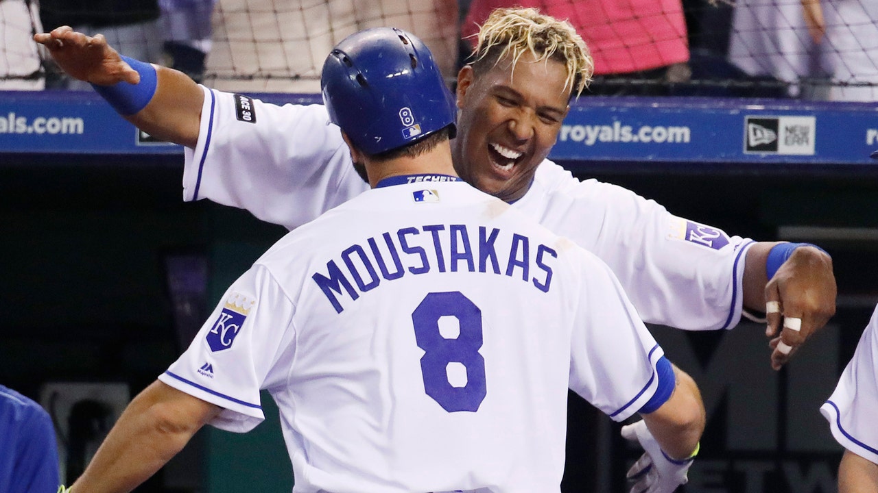 Royals hit five homers in 7-2 win over White Sox